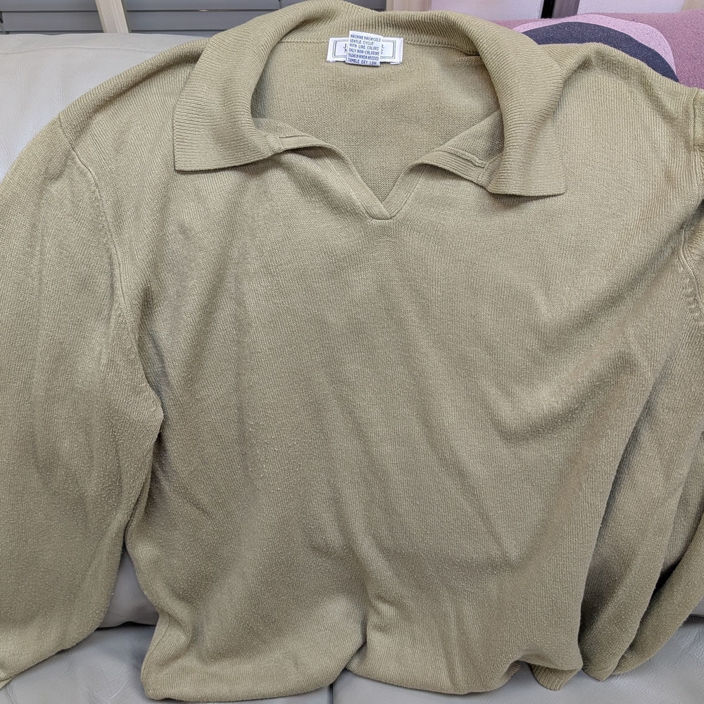 Jennifer Moore Men's Tan V-Neck Sweater